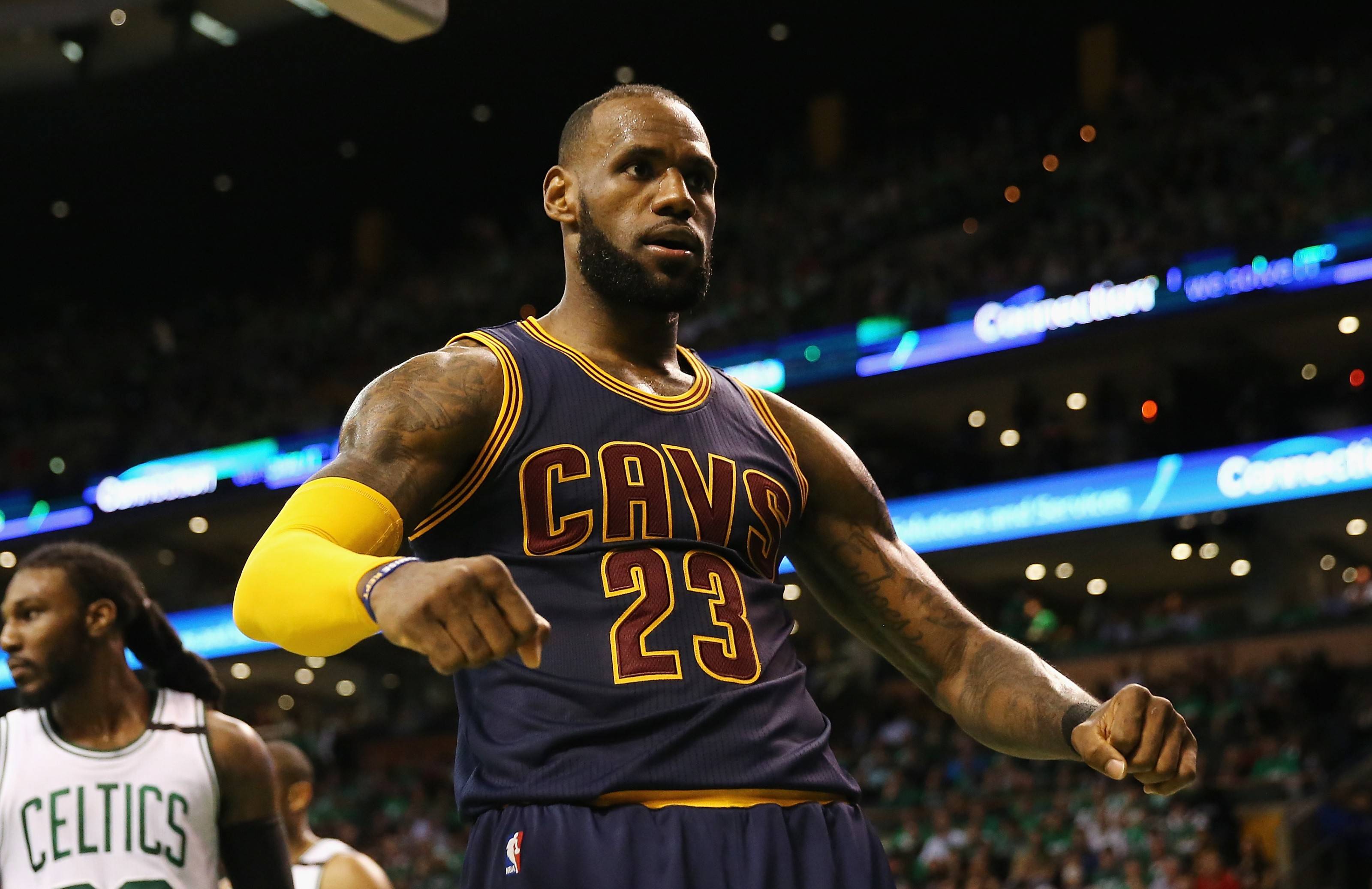 热火核心回归获胜,带领队伍逆转局面 热火核心回归获胜,带领队伍逆转局面