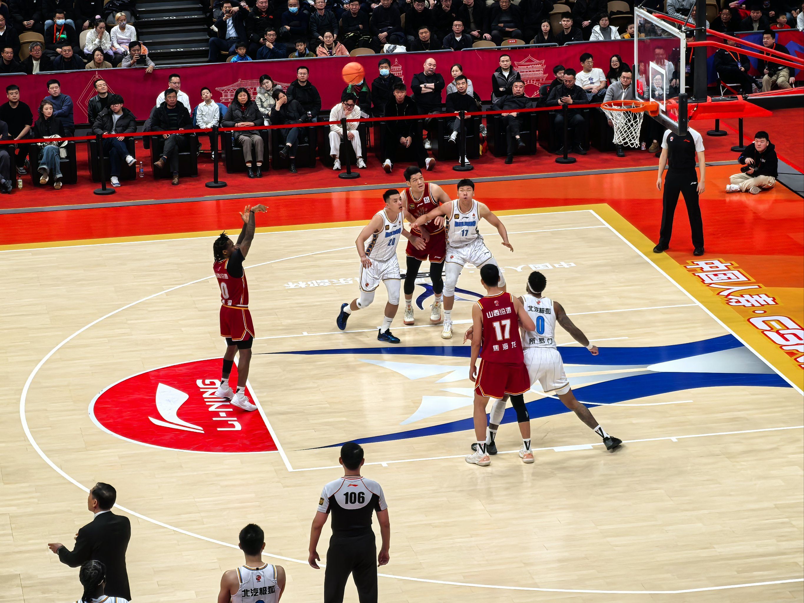 体育赛事上演精彩对决,场面壮观令人心潮澎湃 体育赛事上演精彩对决,场面壮观令人心潮澎湃