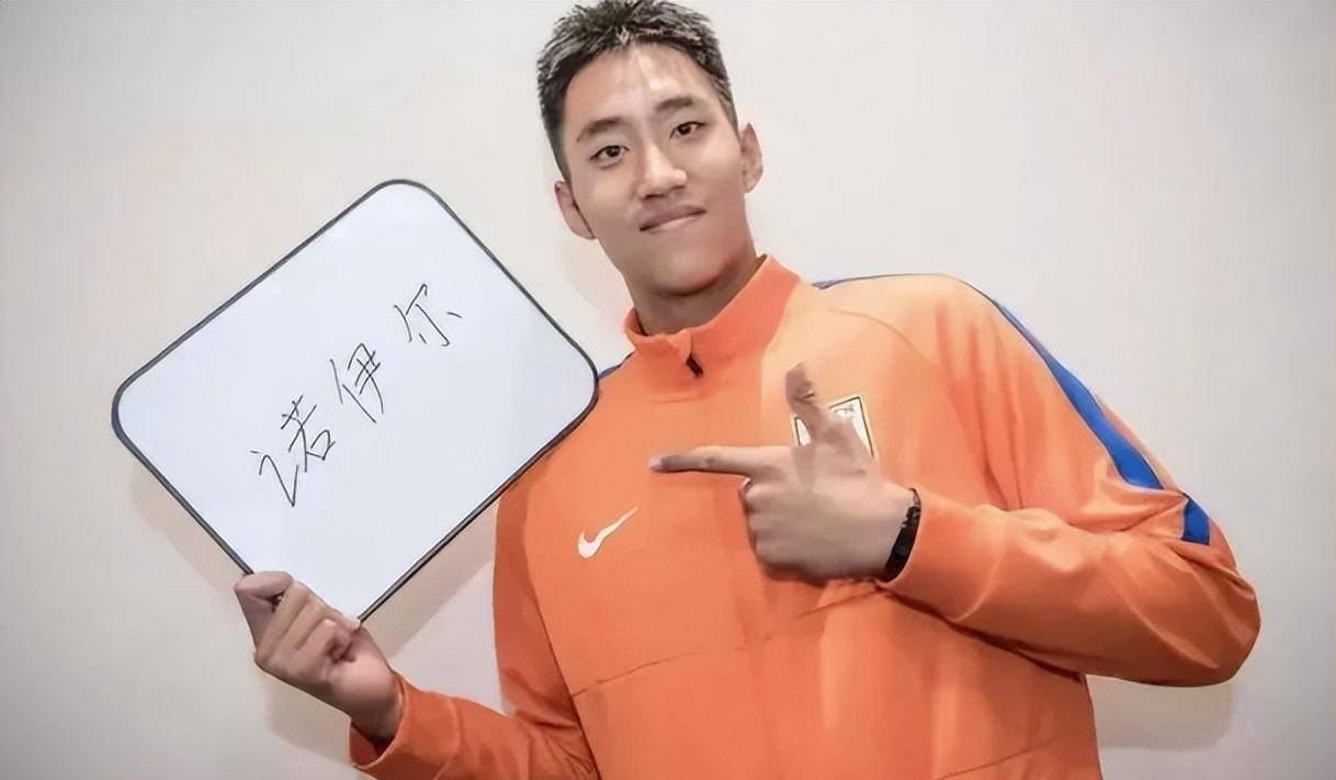 鲁能足球队备战中超，教练组指导技术战术的简单介绍