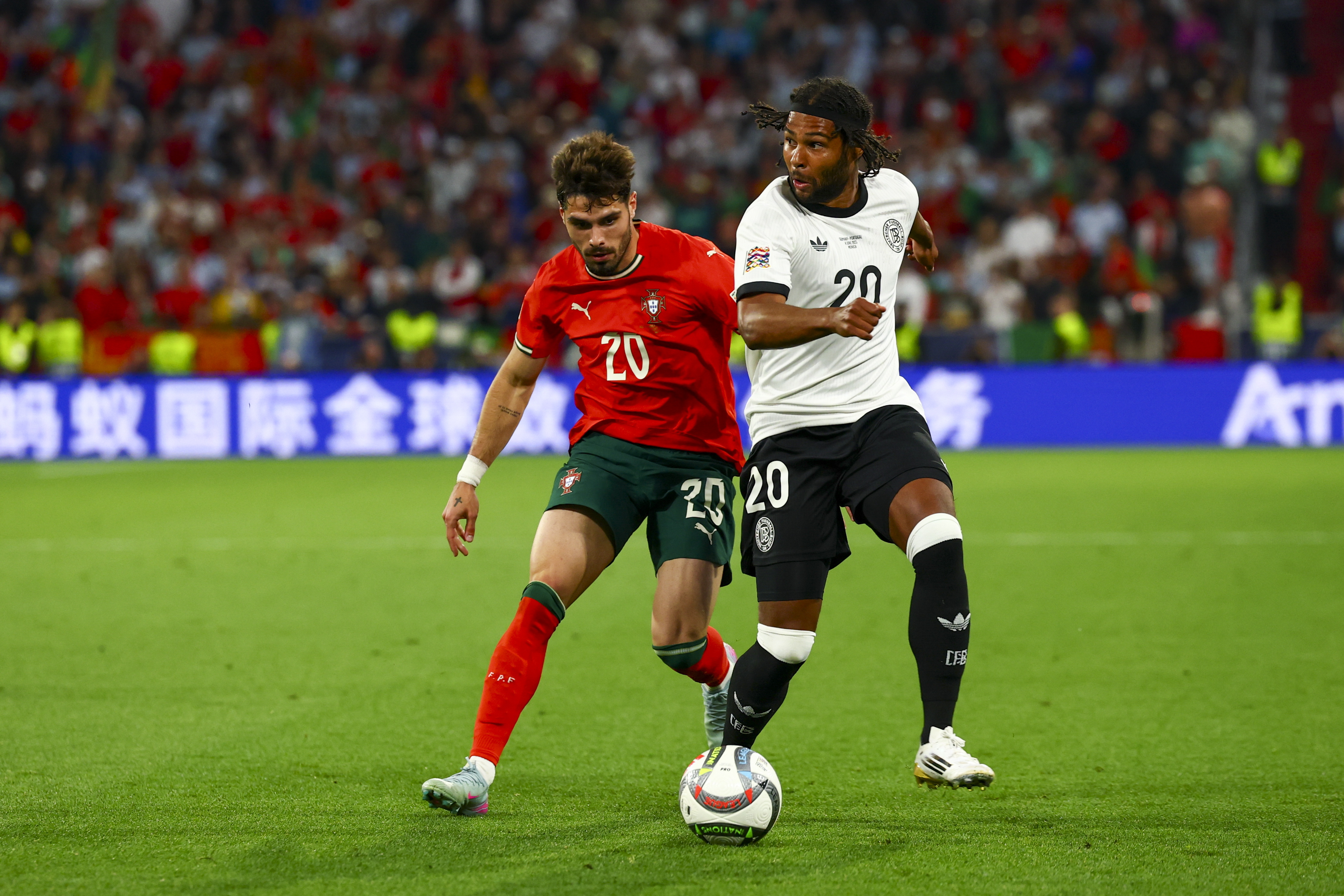 九游体育在线-激烈足球对抗再现，欧洲国家联赛引领全球关注的简单介绍