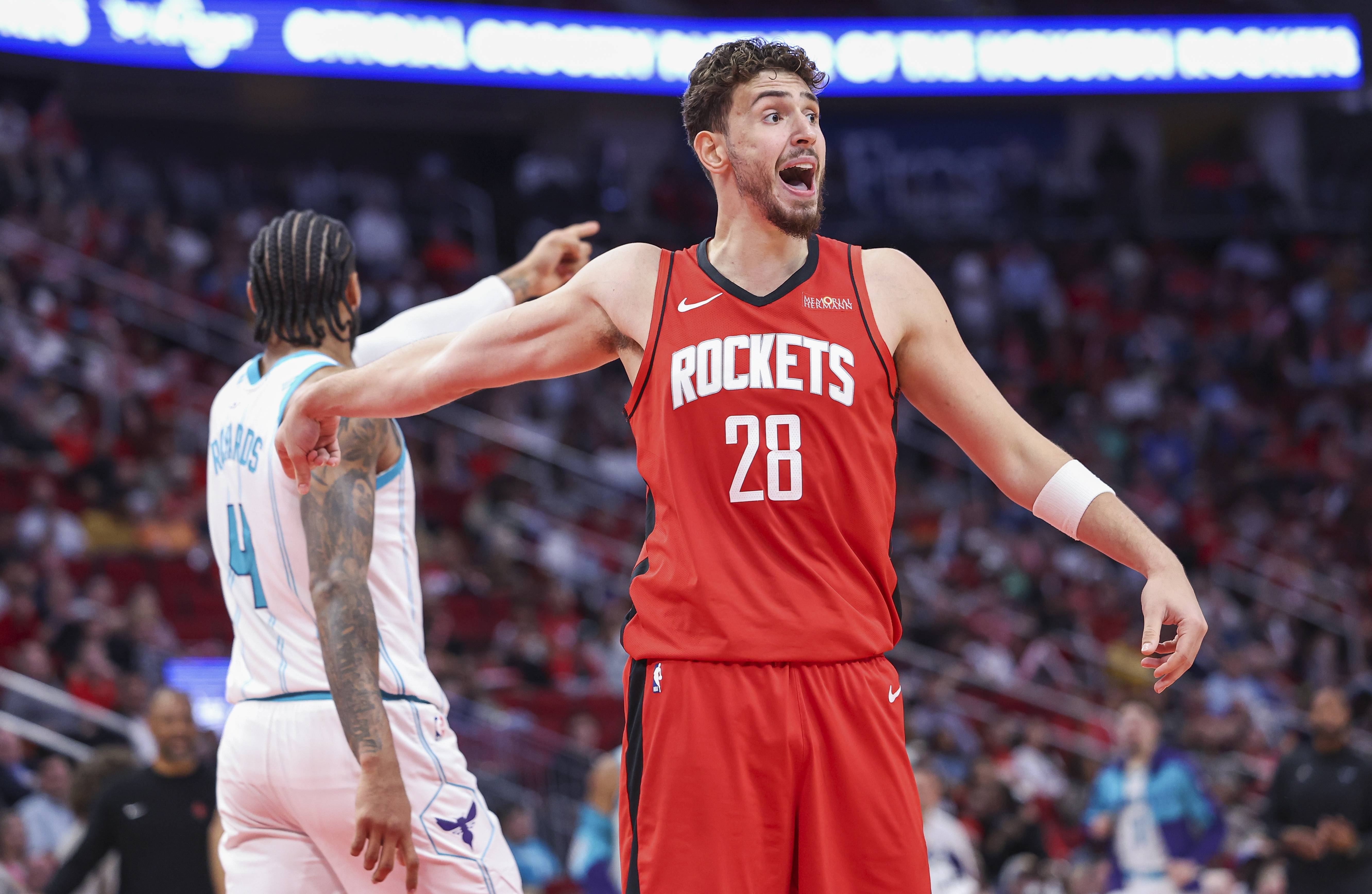 火箭主帅带领球队赢得胜利,球队晋级 火箭主帅带领球队赢得胜利,球队晋级